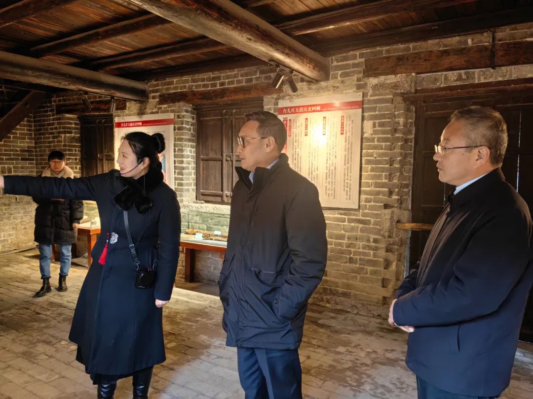至圣孔子基金会会长孔垂长到枣庄市参访（文化资料）.jpg