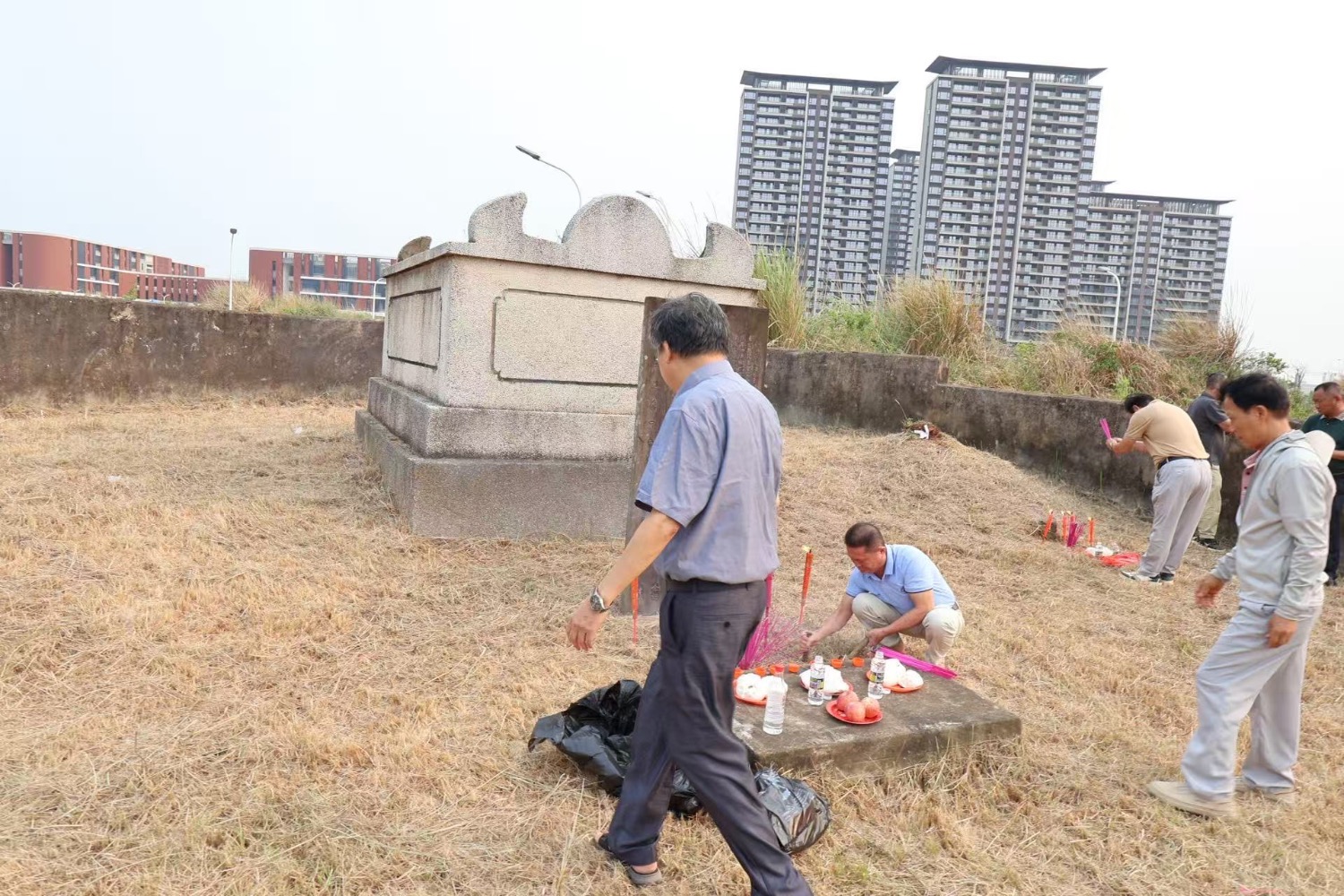 承文后裔清明祭祖 孔氏文脉延绵海南（祭祀纪事）.jpg