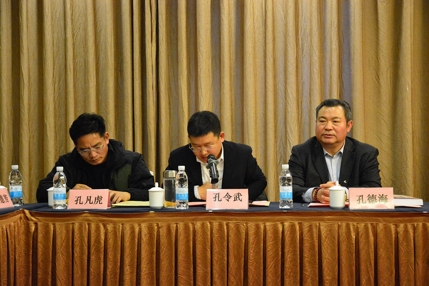 垂长宗主访问山东枣庄与宗亲座谈（宗亲纪事）.jpg