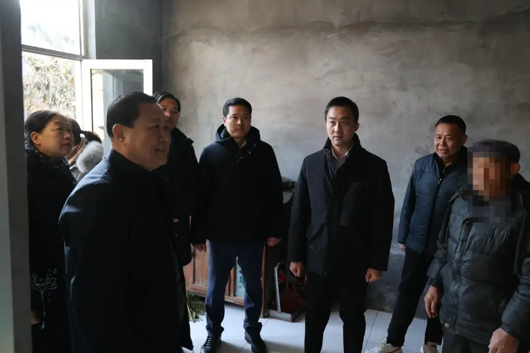 山东航空学院马克思主义学院党总支书记平金明、院长傅开梅一行到古城镇走访慰问驻村第一书记和困难群众（人物资料）.webp