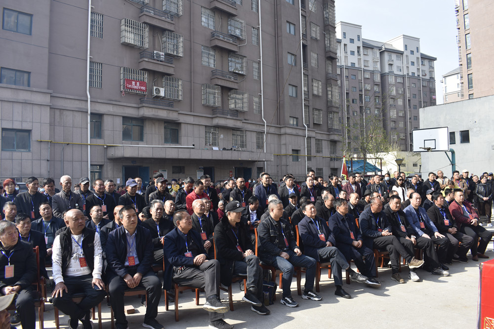 河南荥邑堂《平氏族谱》发行仪式在新郑举行（谱牒资料）.jpg