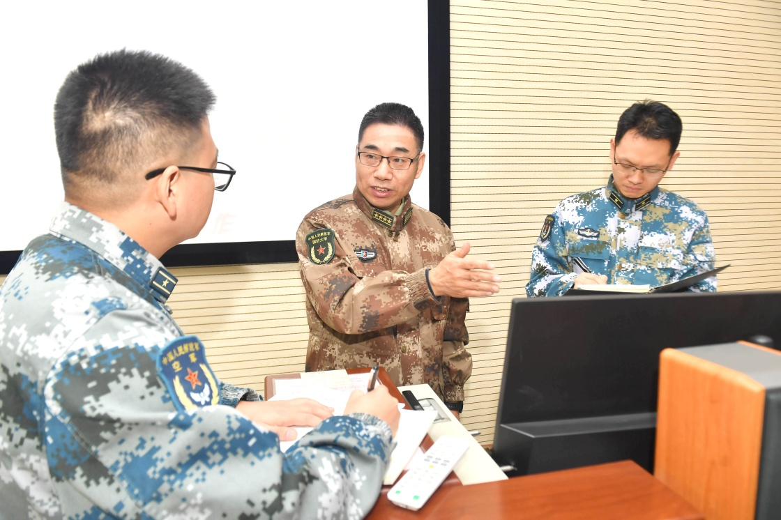 锻造胜战英才的师者 ——记国防大学联合作战学院教授平志伟（文献整理）.png