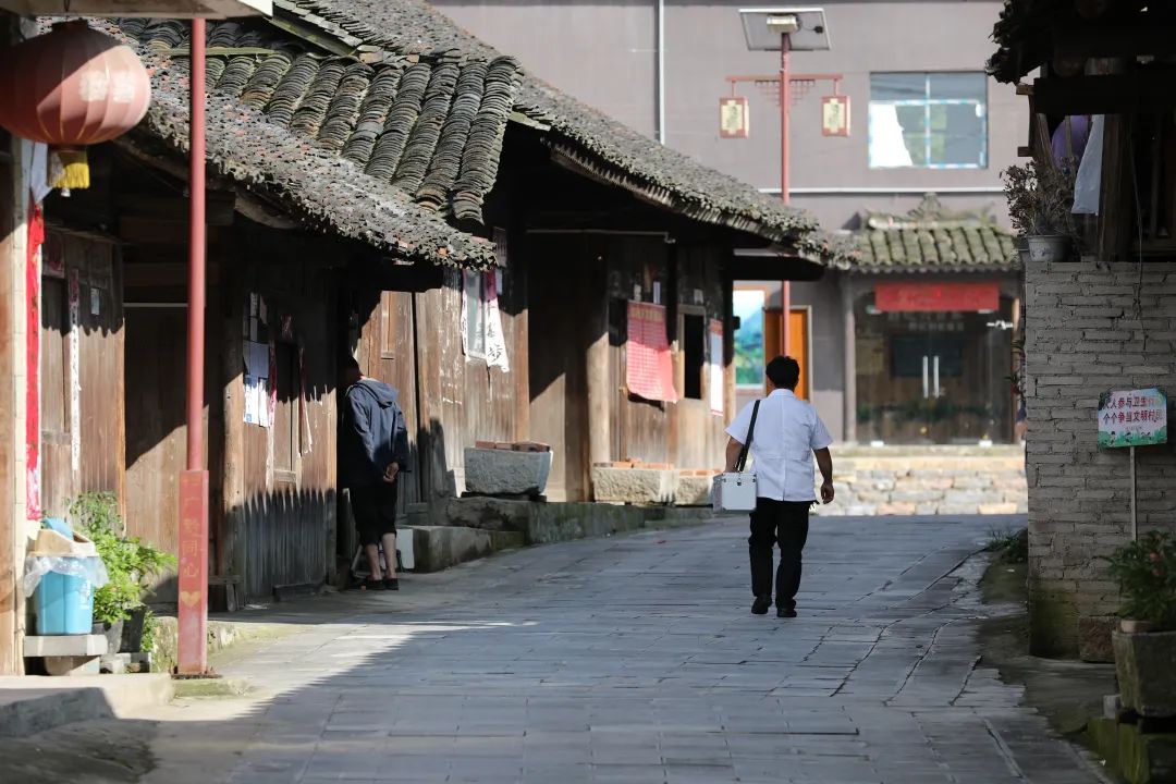 随叫随到的村医——平洪谦（人物资料）.jpg