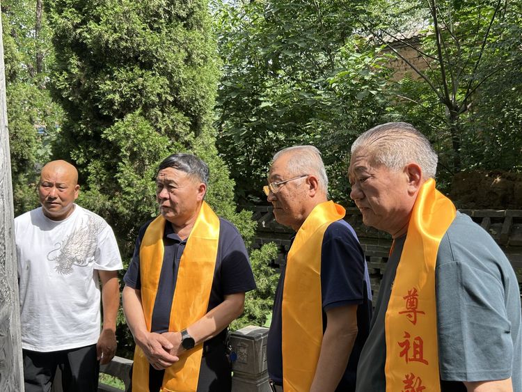 中华平氏宗亲联谊总会到汝州夏店镇指导工作（活动纪实）.jpg