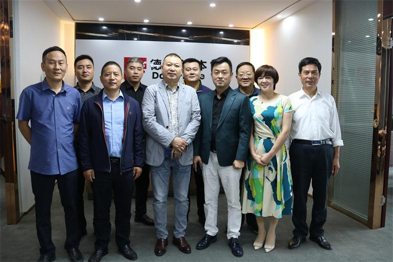励志前行的退役军人-平东成（人物资料）.png