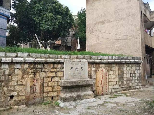 贵阳大营坡棚户区 夹着一座辛亥革命元老的墓（文献整理）.jpg