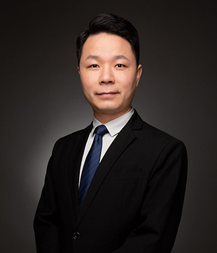 平亚伟律师（人物资料）.jpg