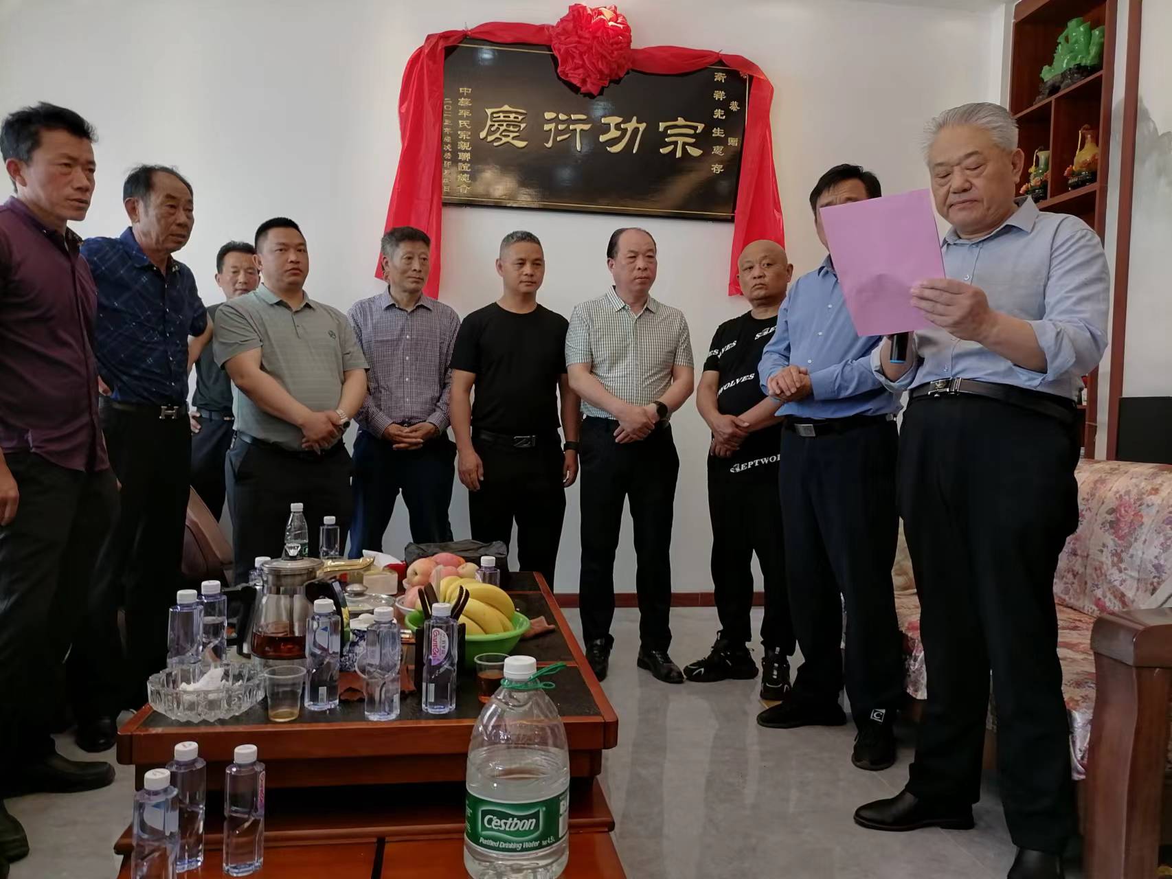 『德高宗族敬 善举感家人』在平氏联谊会赠送卫祥公匾额仪式上的致辞（活动纪实）.jpg