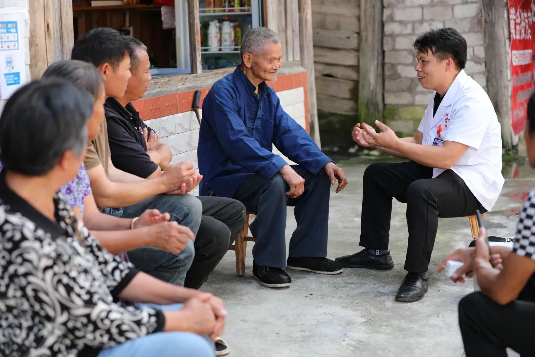随叫随到的村医——平洪谦（人物资料）.jpg