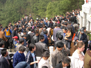 05年清明鄂赣两省“骞公”裔孙祭祖盛况（祭祖纪事）.jpg