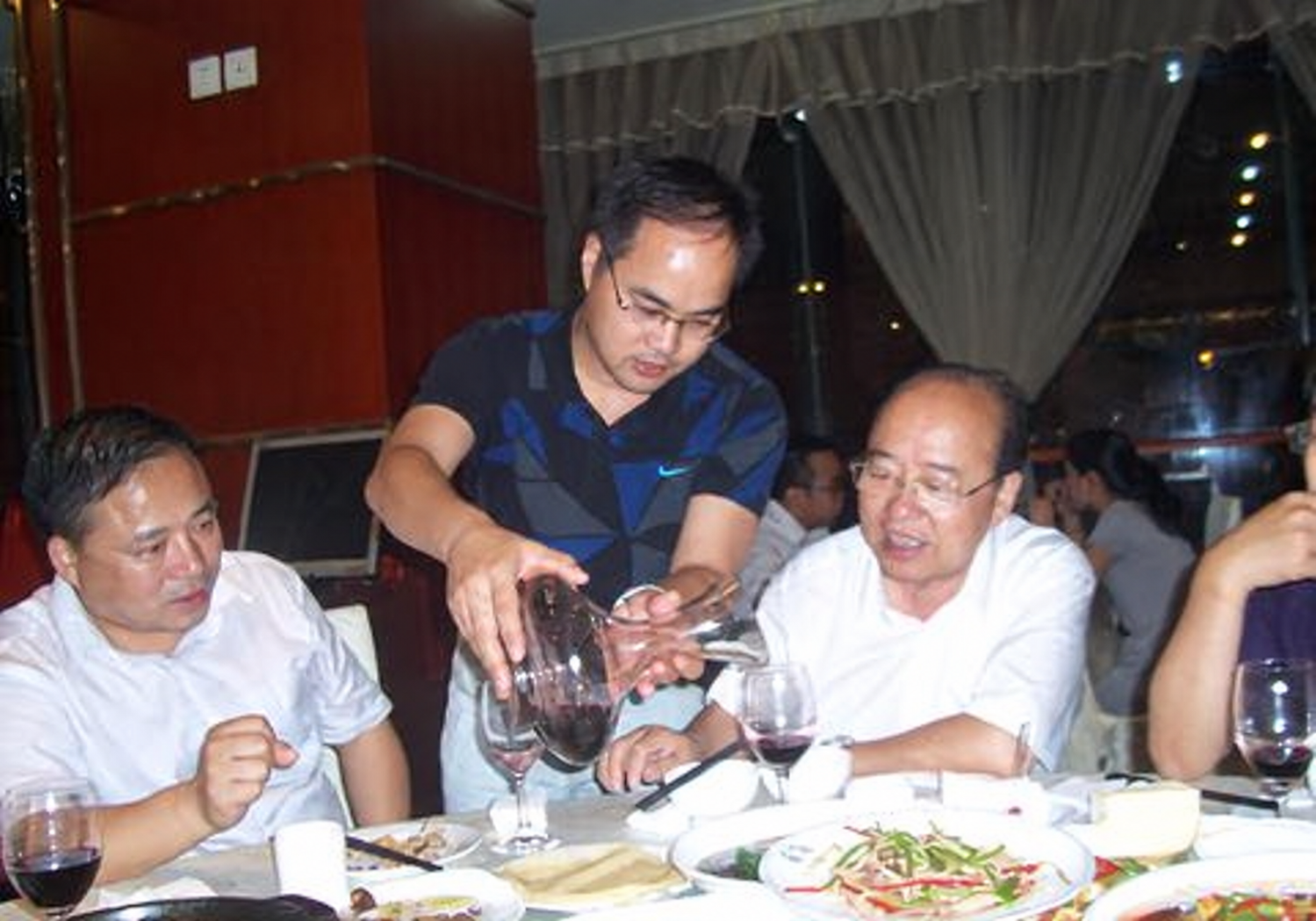 潘鸿权副主席亲切看望四川潘氏（文化资料整理）.png