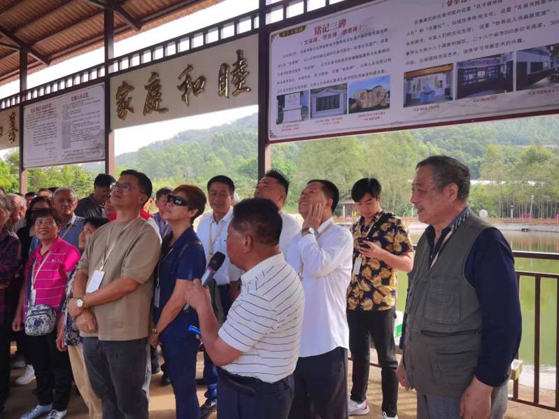 赴泉州市潘氏宗亲代表参观泉州南安文化园及祖庙 集景。（文化资料整理）.jpg