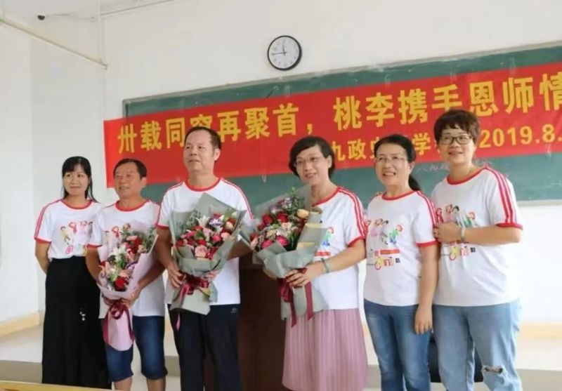 35年执教生涯见证学校发展与飞跃——记文学与传媒学院潘桂仙教授（人物记述）.jpg
