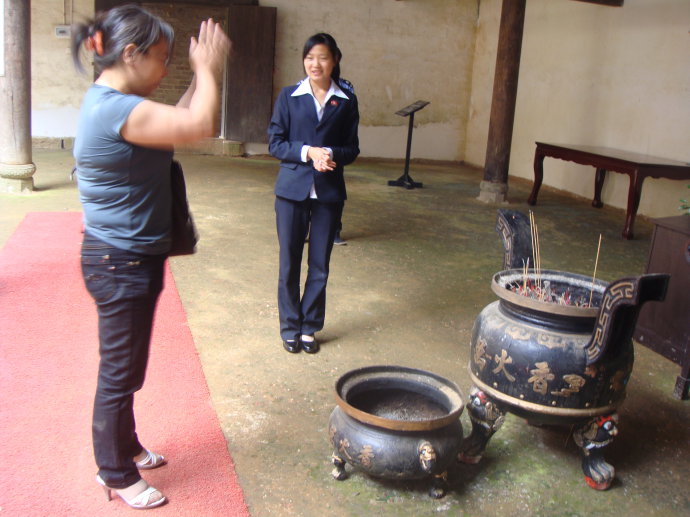祭拜文正公铜像。.jpg