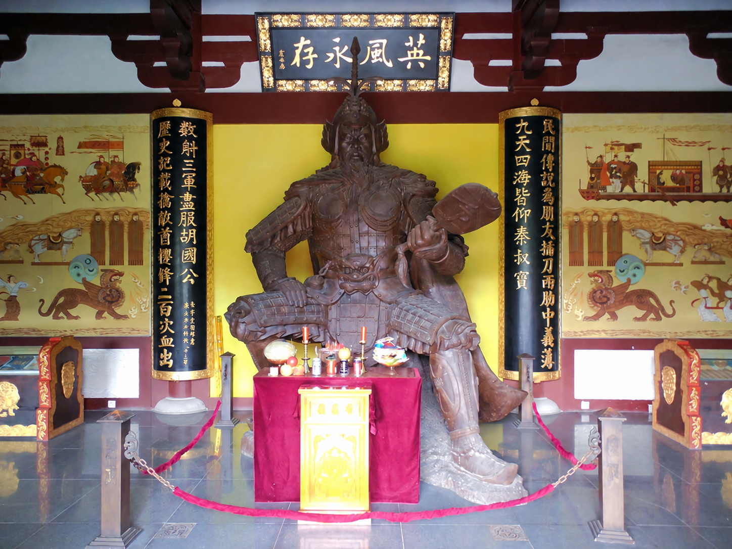 人物资料：秦琼，字书宝，唐时随太宗征战，勇武有威名，官至左武卫大将军，封胡国公。 秦琼祠位于山.png