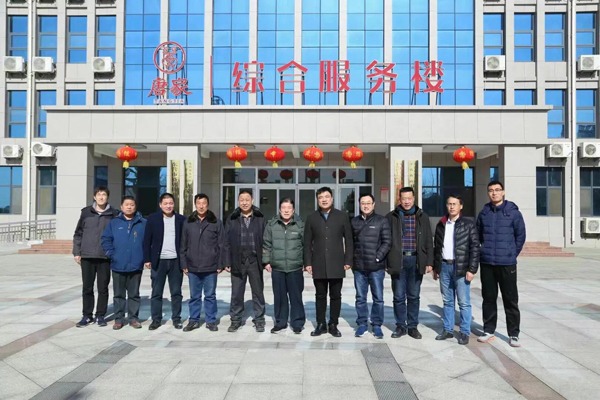 tang_4a1987264c186fb3e5_07.jpg