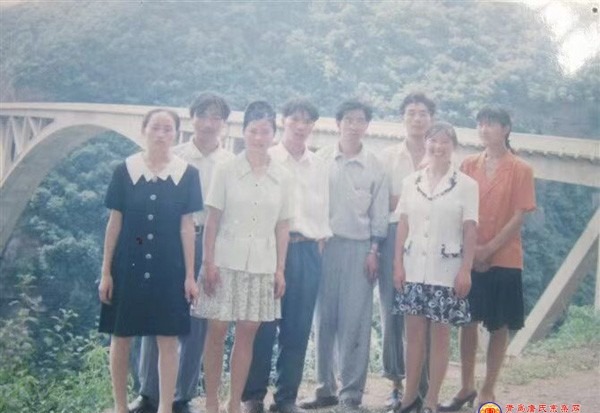 tang_4f0b0721754839eb41_03.jpg