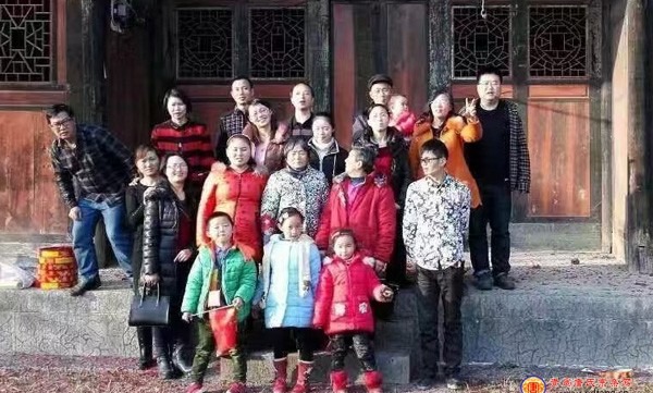 tang_5cd5de7d12833c572d_02.jpg