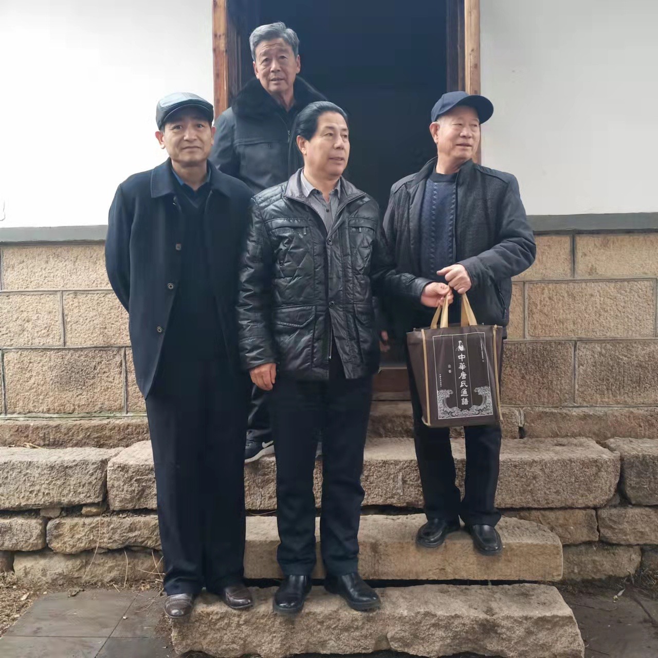 tang_ba97e296f5dafd6ba0_05.jpg