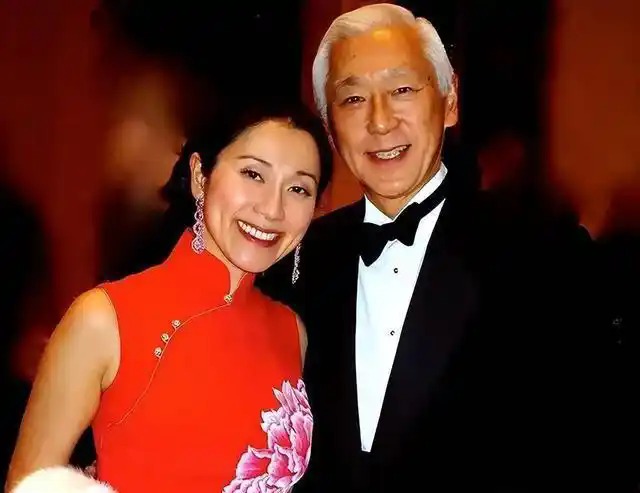 tang_c736a0d7bef2e568ef_06.jpg