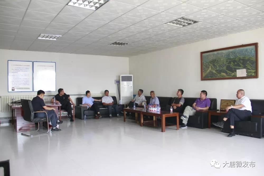 tang_ee85195ee42726f255_02.jpg