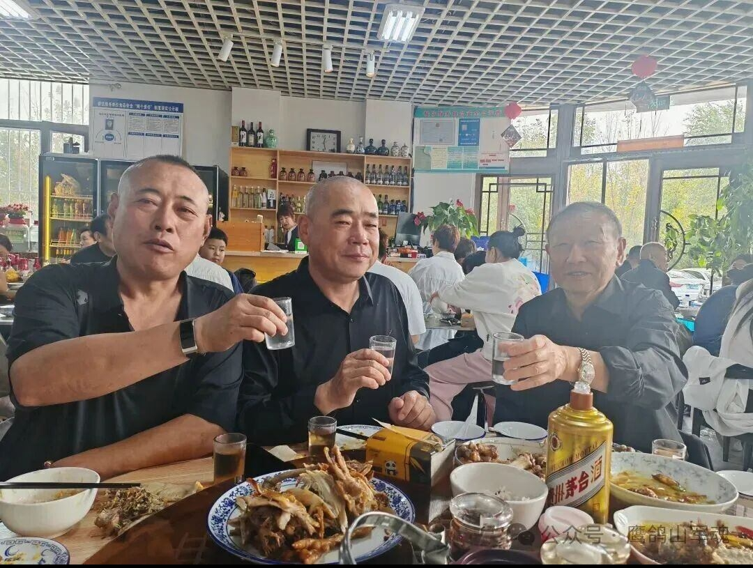 酒酣情浓话宗亲——中外徐氏联谊侧记.png