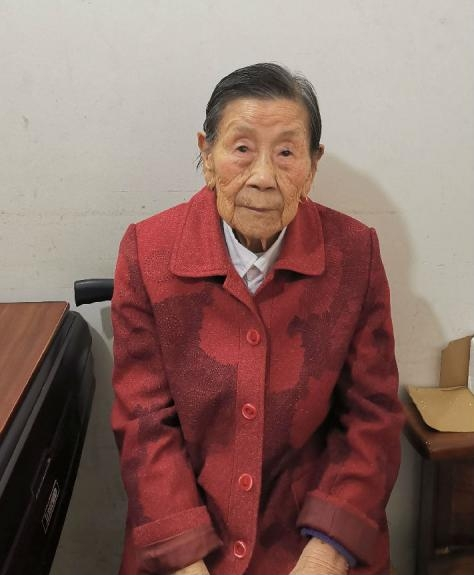 岳西徐氏联谊会慰问一百零三岁张春香老寿星.png