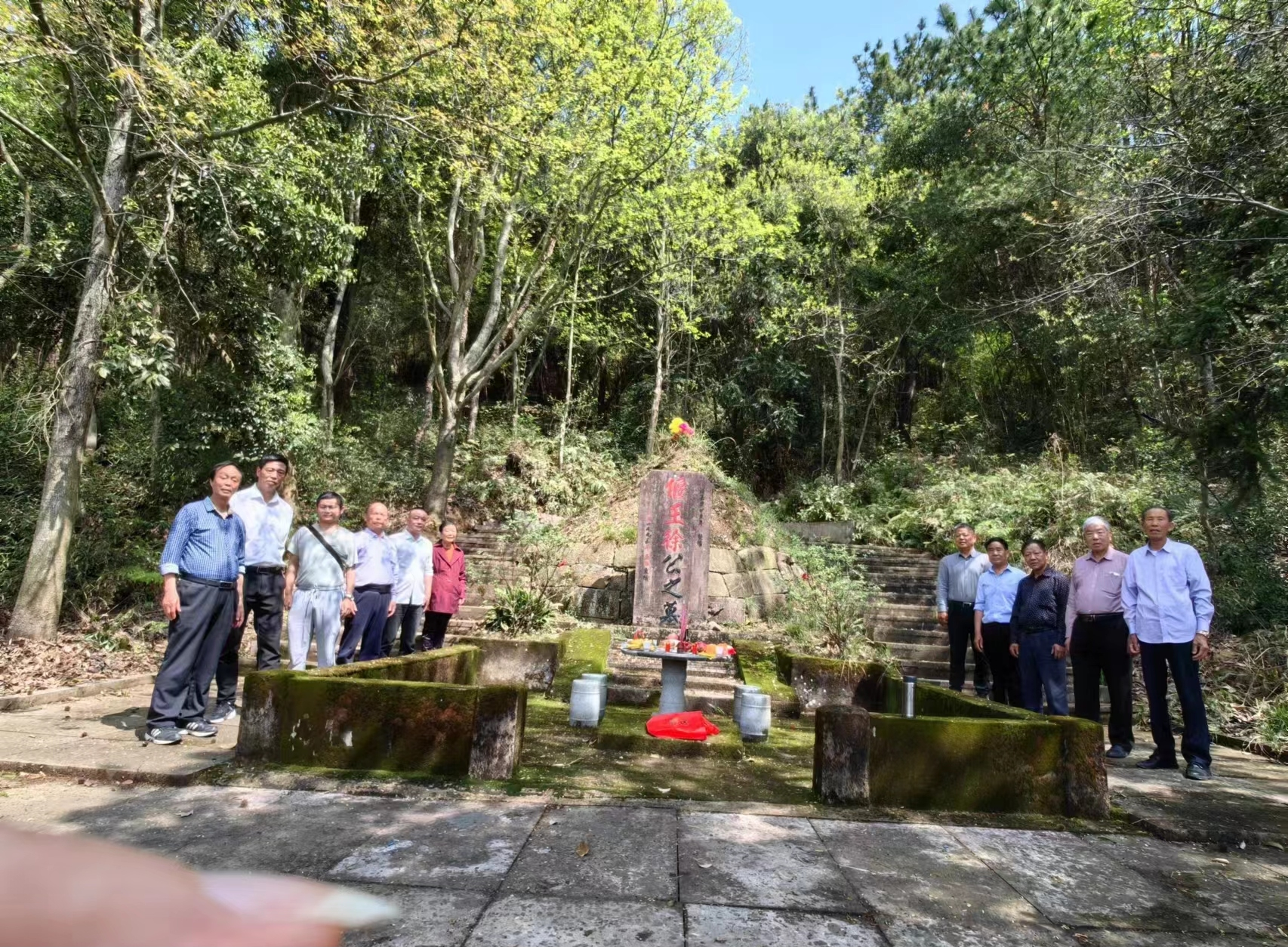 浙东偃王文化研究会到宁波东钱湖祭祀徐偃王.png