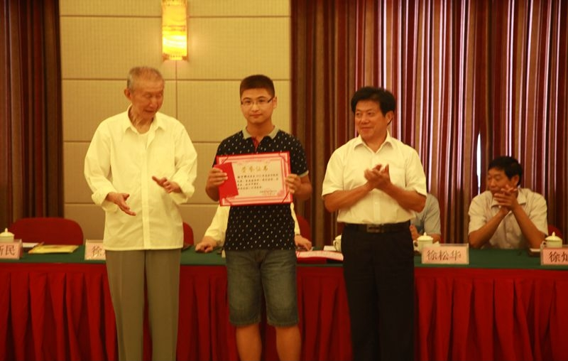 安徽岳西徐氏联谊会隆重召开2015年高考优秀学子表彰大会.png