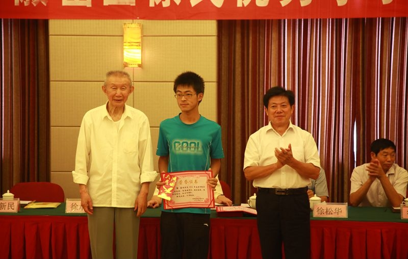 安徽岳西徐氏联谊会隆重召开2015年高考优秀学子表彰大会.png