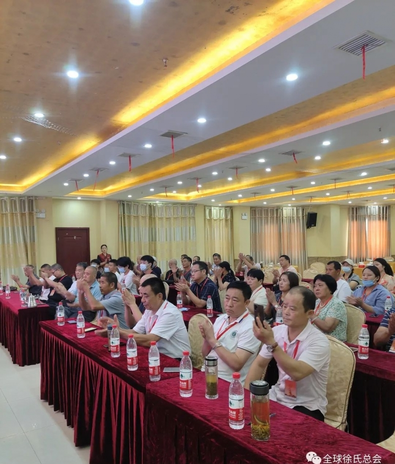 热烈祝贺皖西北阜阳市徐氏联谊会奖学助学大会圆满成功.png