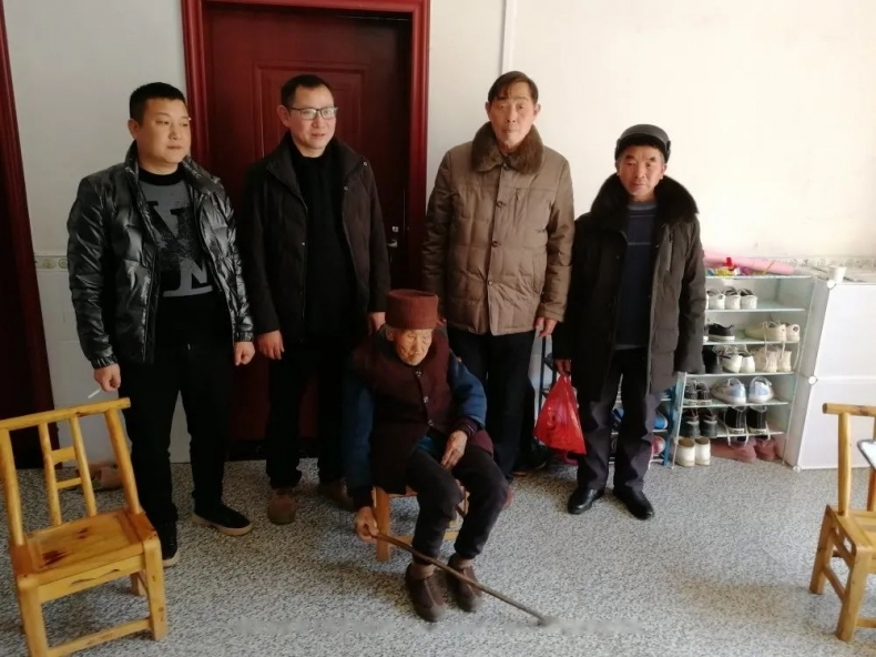 中共湖南省徐氏文化发展中心党支部委员会  徐氏宗亲联谊会  高龄老人走访慰问活动.png