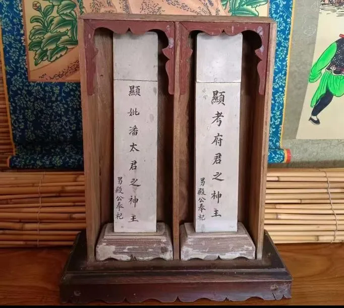 山东等地为什么把过年挂的家谱卷轴  叫作“影”和“宔子”.png