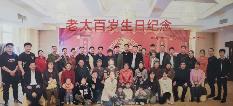 岳西徐氏联谊会慰问一百零三岁张春香老寿星.png