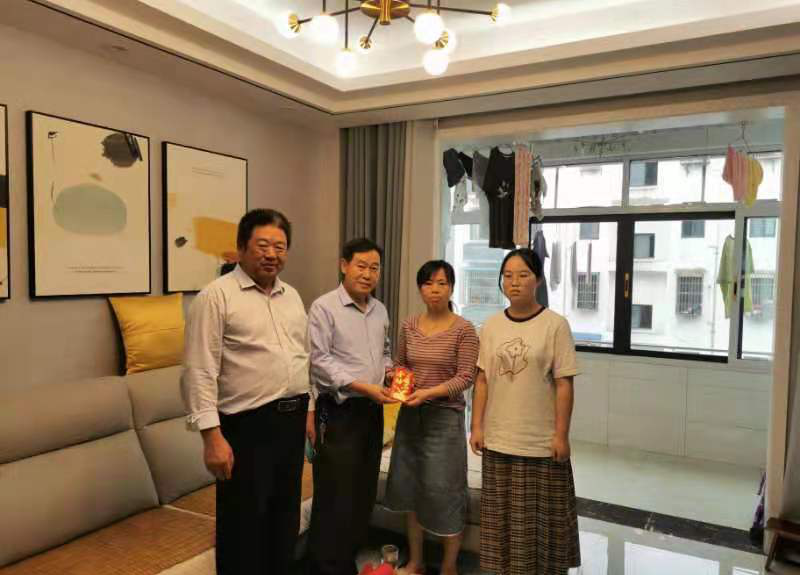 安徽岳西徐氏联谊会开展2021年  奖学助学走访活动.png