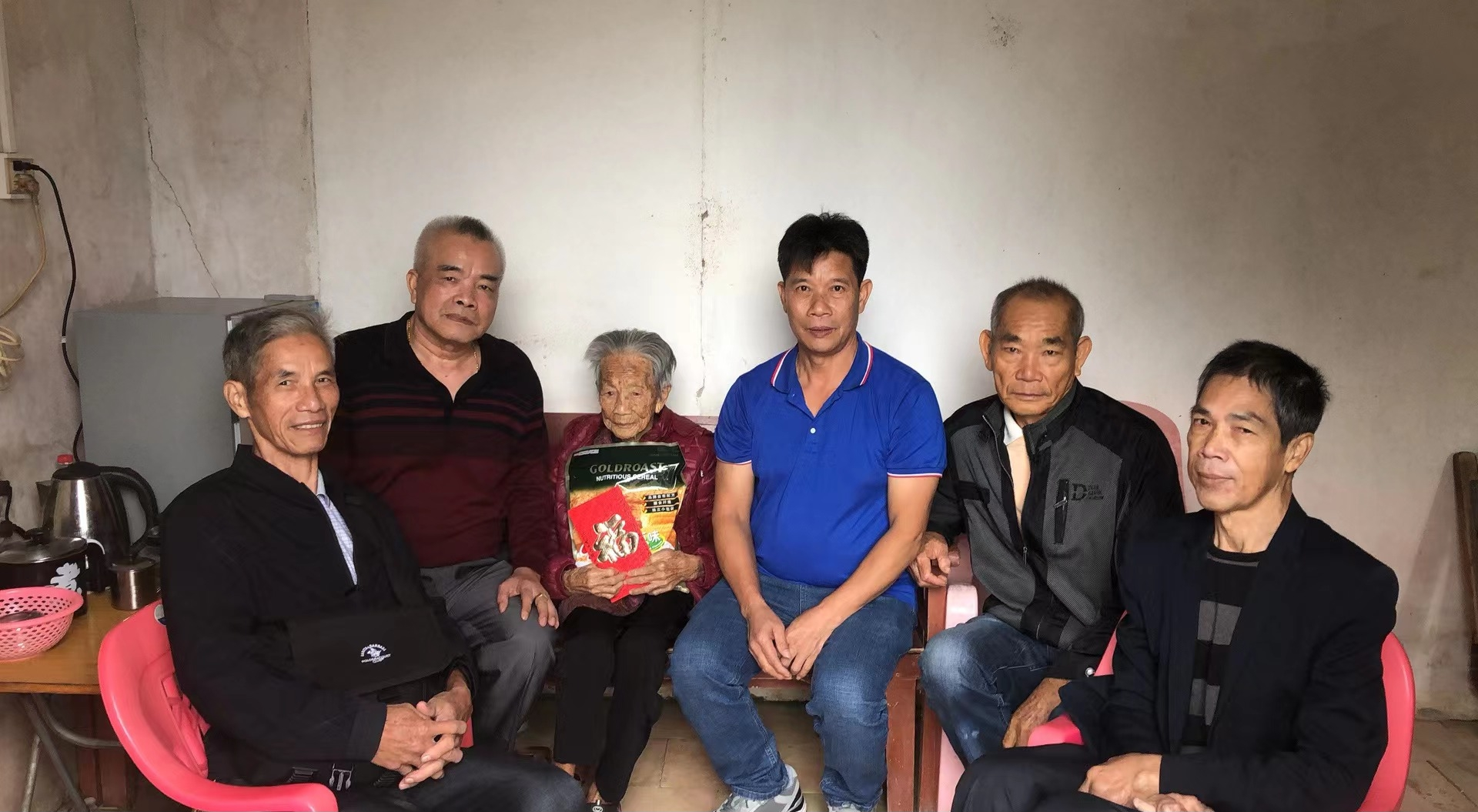 江门徐氏宗亲联谊会寿星慰问活动.png