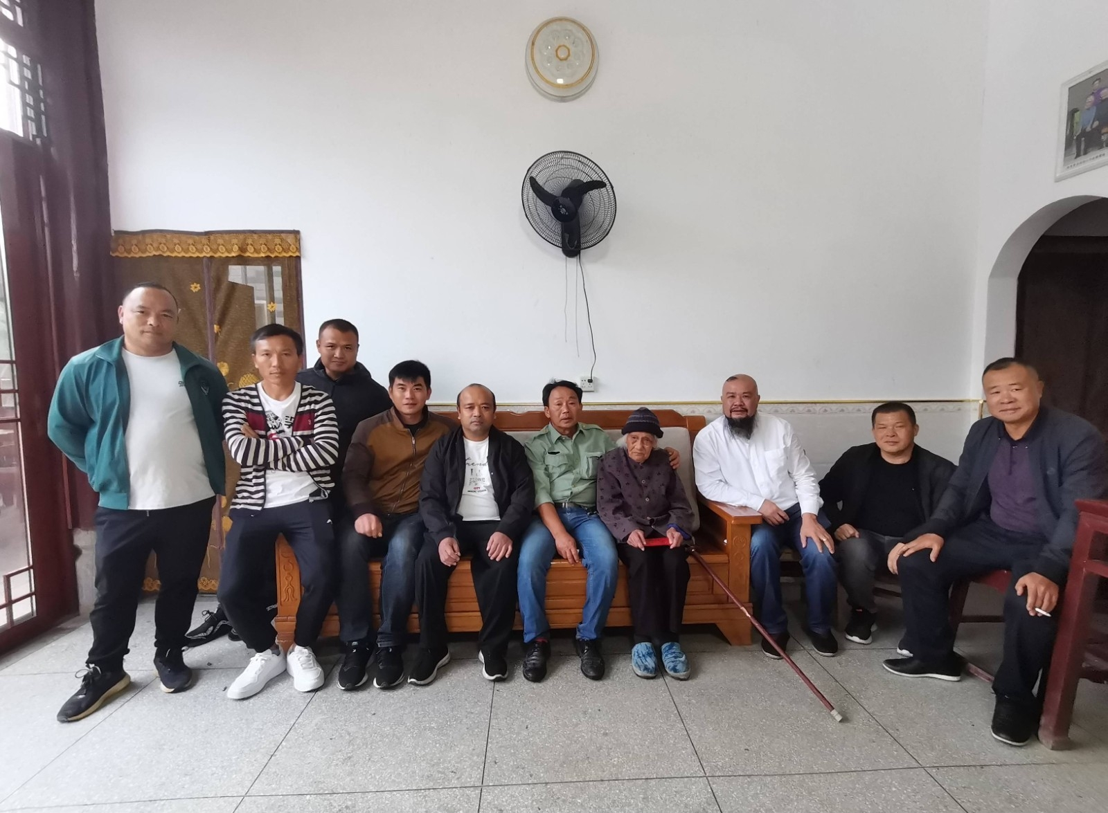 桂林徐氏文化商业联谊会各市县会长及热心宗亲到永福慰问徐家老人.png