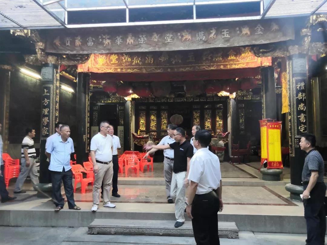台胞张家鳞寻根泉州 调研两岸张氏家史编纂工作（族谱资料）.jpg