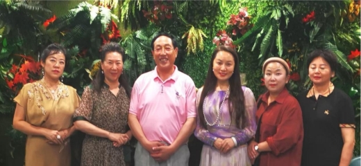 新疆秋高气爽 迎宾备会正忙： 新疆张姓再次举行世张八届四次理事会筹备工作会议（文化资料）.jpg
