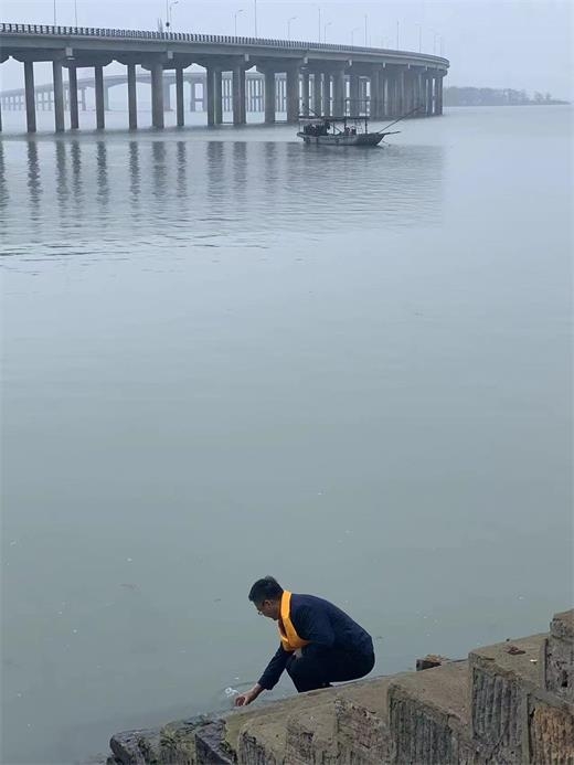 安徽古寿州张拐张氏宗亲祖居地采集神土圣水（宗亲纪事）.jpg