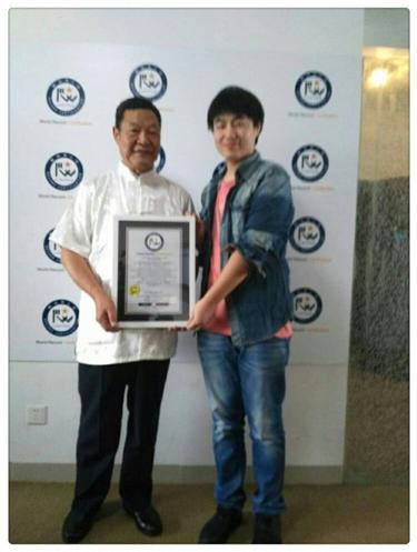 张栓锦书法作品数量通过世界之最认证（人物资料）.jpg