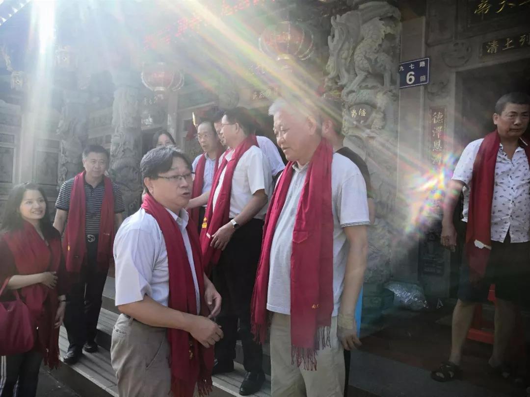 台胞张家鳞寻根泉州 调研两岸张氏家史编纂工作（族谱资料）.jpg