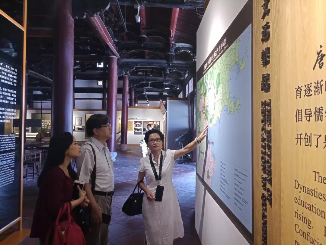 台胞张家鳞寻根泉州 调研两岸张氏家史编纂工作（族谱资料）.jpg