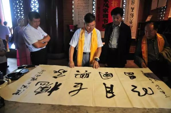 中华炎黄文化研究会常务副会长张希清一行赴山西洪洞大槐树考察（文化资料）.jpg