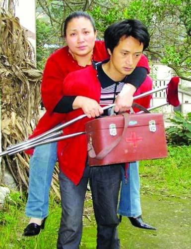 “全国优秀乡村医生”、十八大代表周月华（人物史料）.jpg