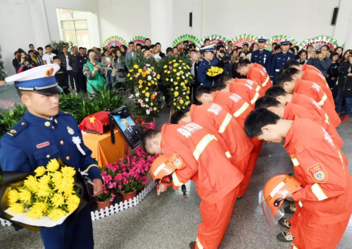 致敬凉山扑火英雄——周鹏烈士（人物史料）.jpg