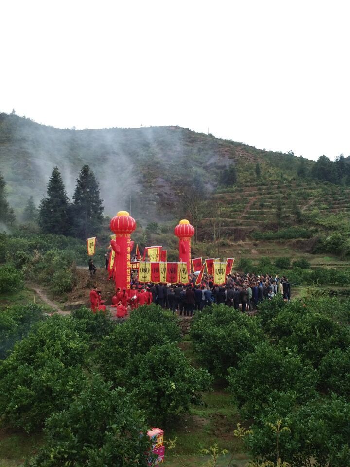 江西赣州会昌县筠门岭羊角水村每年春分前三天举行祭祀活动（祭祖纪事）.jpg