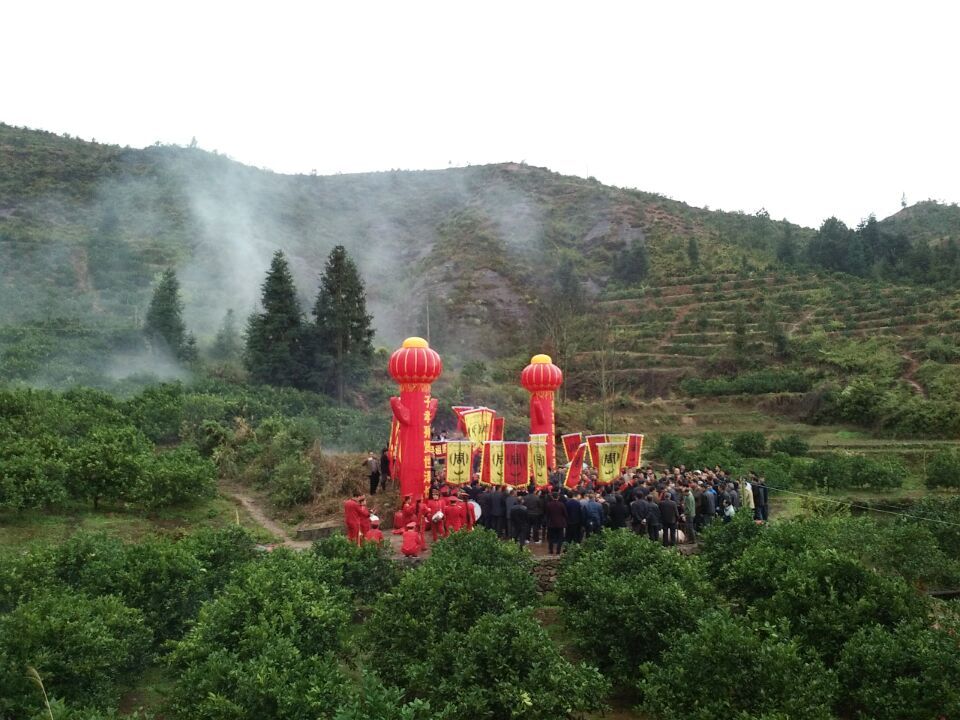 江西赣州会昌县筠门岭羊角水村每年春分前三天举行祭祀活动（祭祖纪事）.jpg