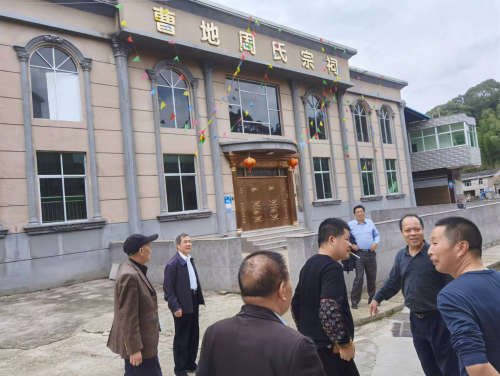 2010年闽周会召开工作会议传达贯彻省总会五届八次理事大会精神（宗亲交流）.jpg