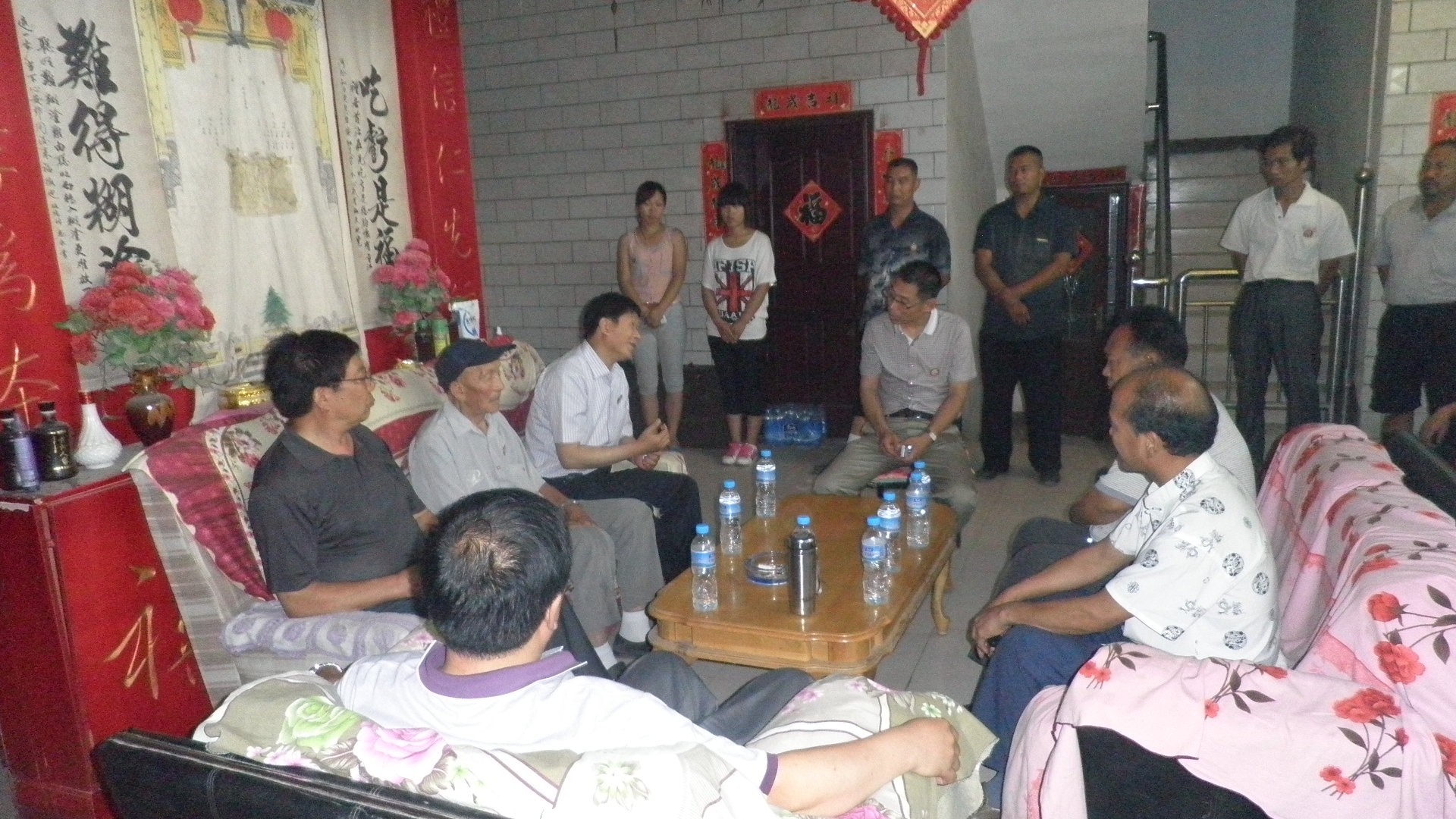 周时选总会长在洛阳周公庙（宗亲交流）.jpg